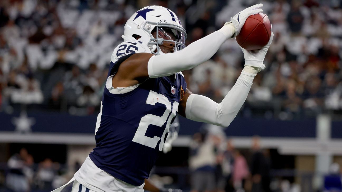 DaRon Bland makes history in Cowboys win