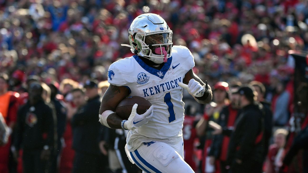 Davis' 3 TDs lead Kentucky over No. 10 Louisville