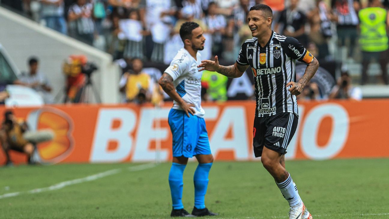 Atlético-MG atropela o Grêmio e entra de vez na briga pelo título do Brasileirão