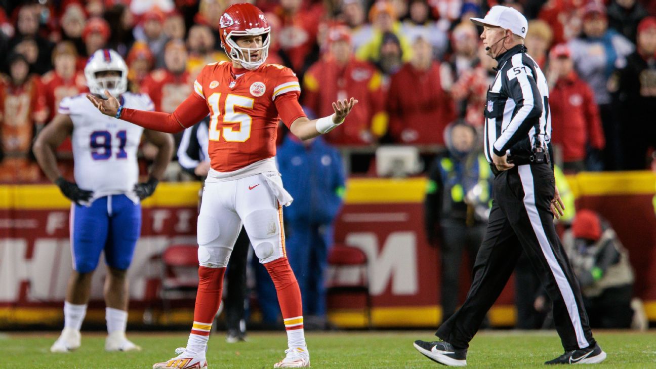 Mahomes stands behind Chiefs WR Toney after costly penalty