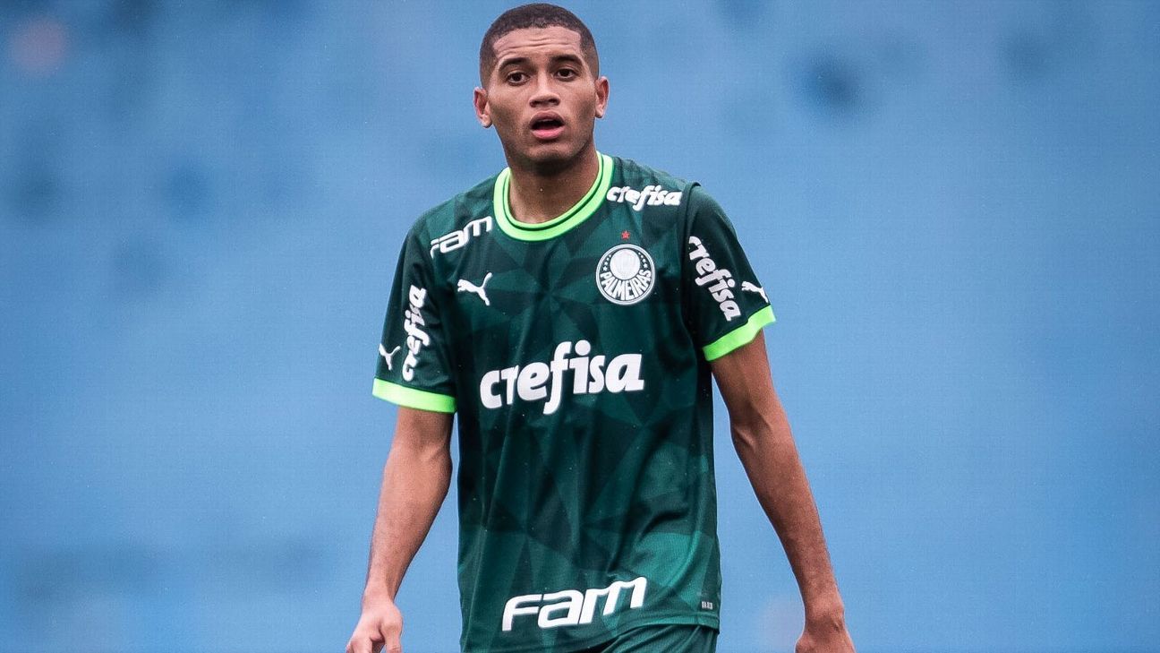 Como duelo contra Manchester City mudou carreira de zagueiro do Palmeiras na Copinha