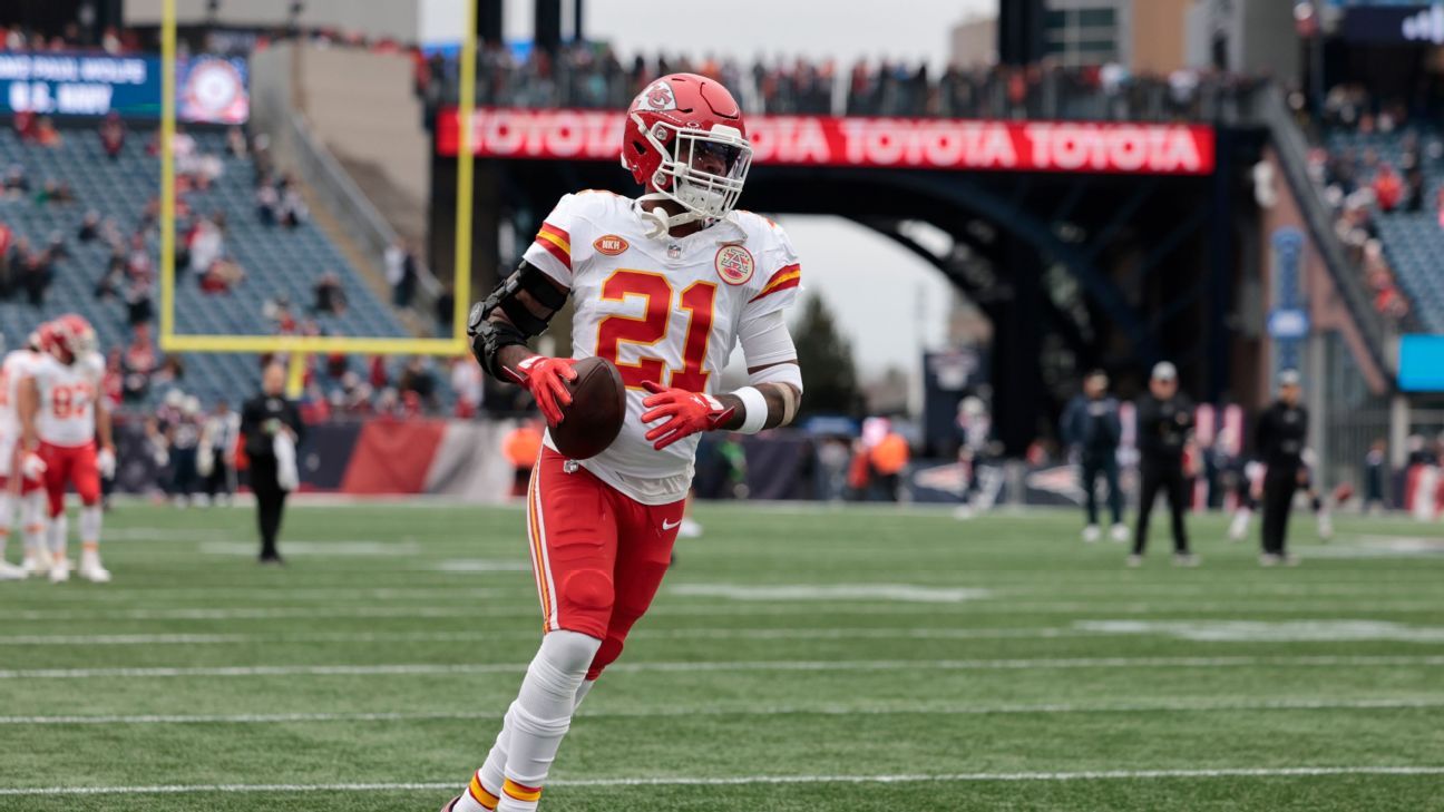 Chiefs' wild fumble-return sequence leads to improbable touchdown