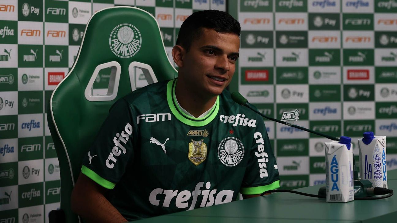 Bruno Rodrigues se emociona em apresentação no Palmeiras e relembra infância complicada: 