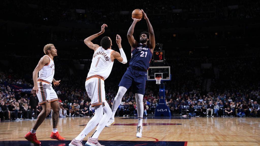 Joel Embiid, estrela do Philadelphia 76ers, perde 70 pontos no Spurs na vitória