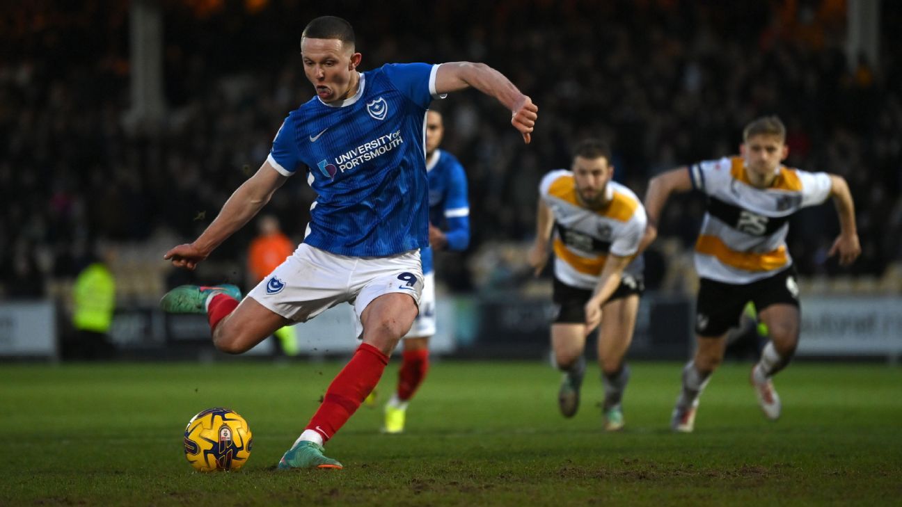 Fan enters pitch, chases referee in Port Vale-Portsmouth match