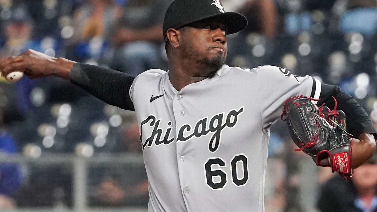 White Sox send Santos to M's, Mena to D-backs