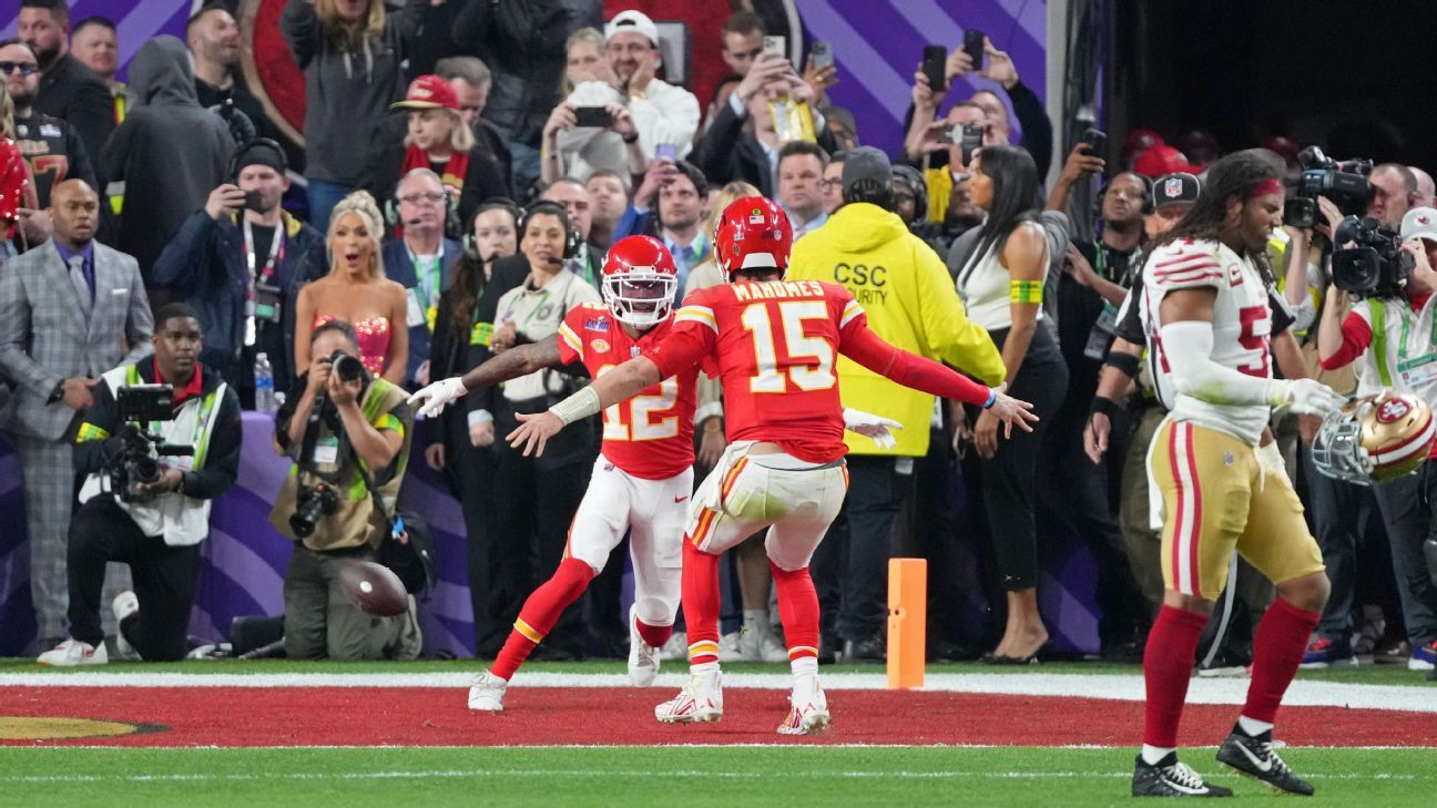 Chiefs' wild fumble-return sequence leads to improbable touchdown vs  Dolphins