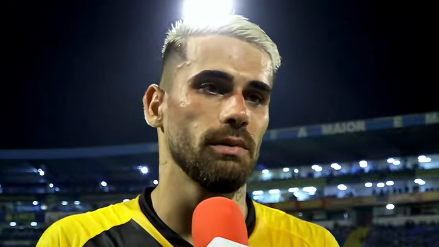 Vizeu se destaca após trágico acontecimento familiar, marcando gol e emocionando torcedores.