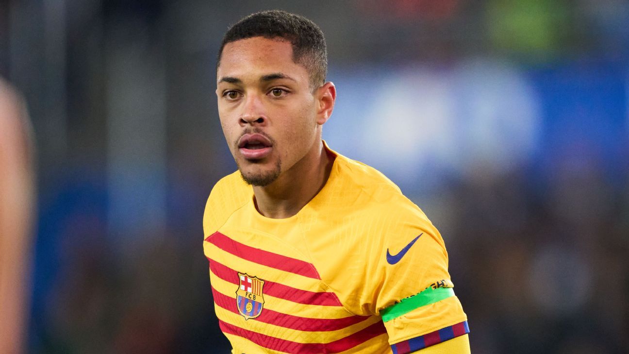Barcelona considera vender Vitor Roque; os bastidores e planos do clube