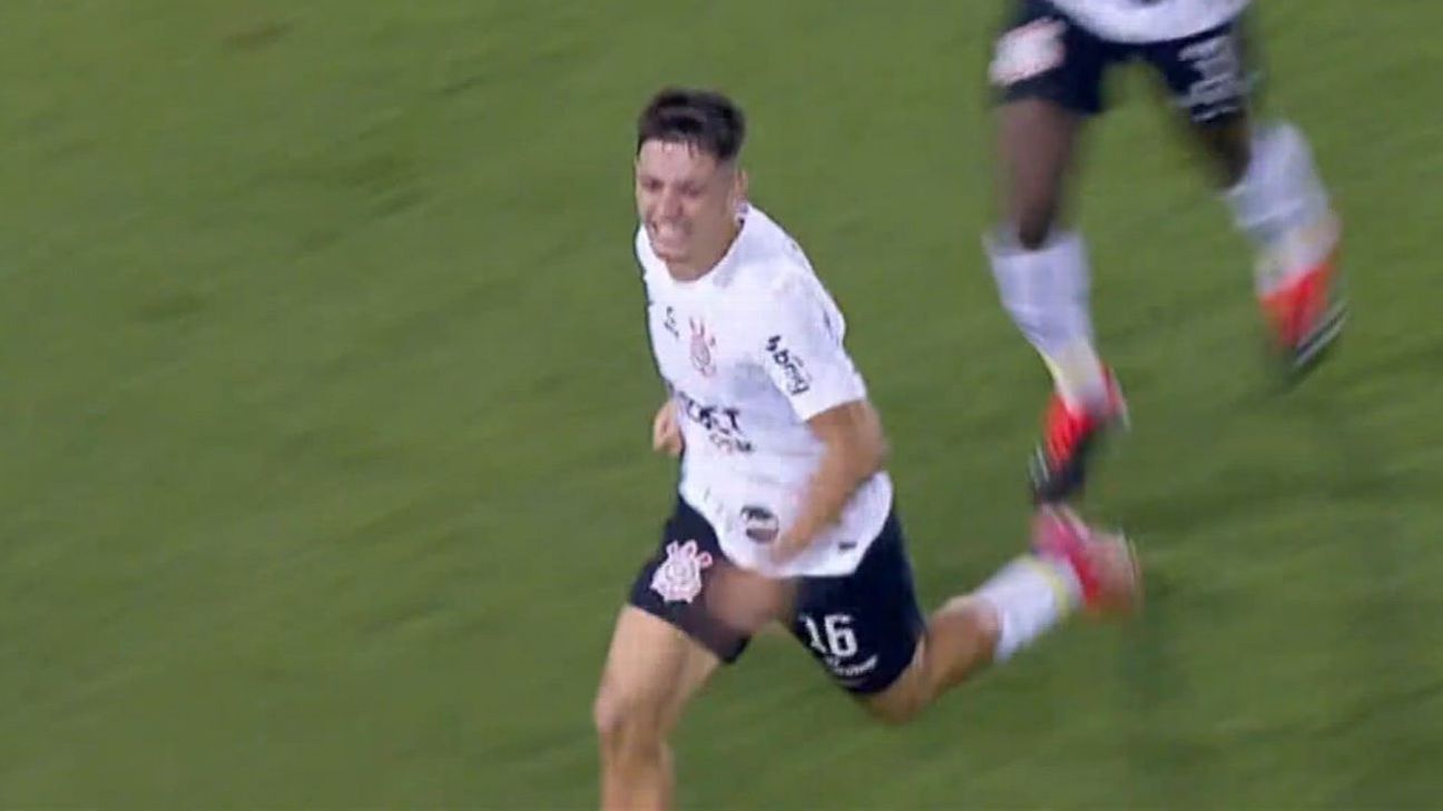 Corinthians busca empate histórico com zagueiro no gol após expulsão de Cássio.