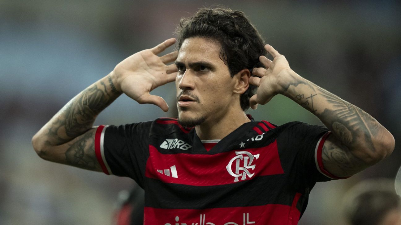 Pedro admite dificuldades, responde vaias e nega rivalidade criada com Gabigol.