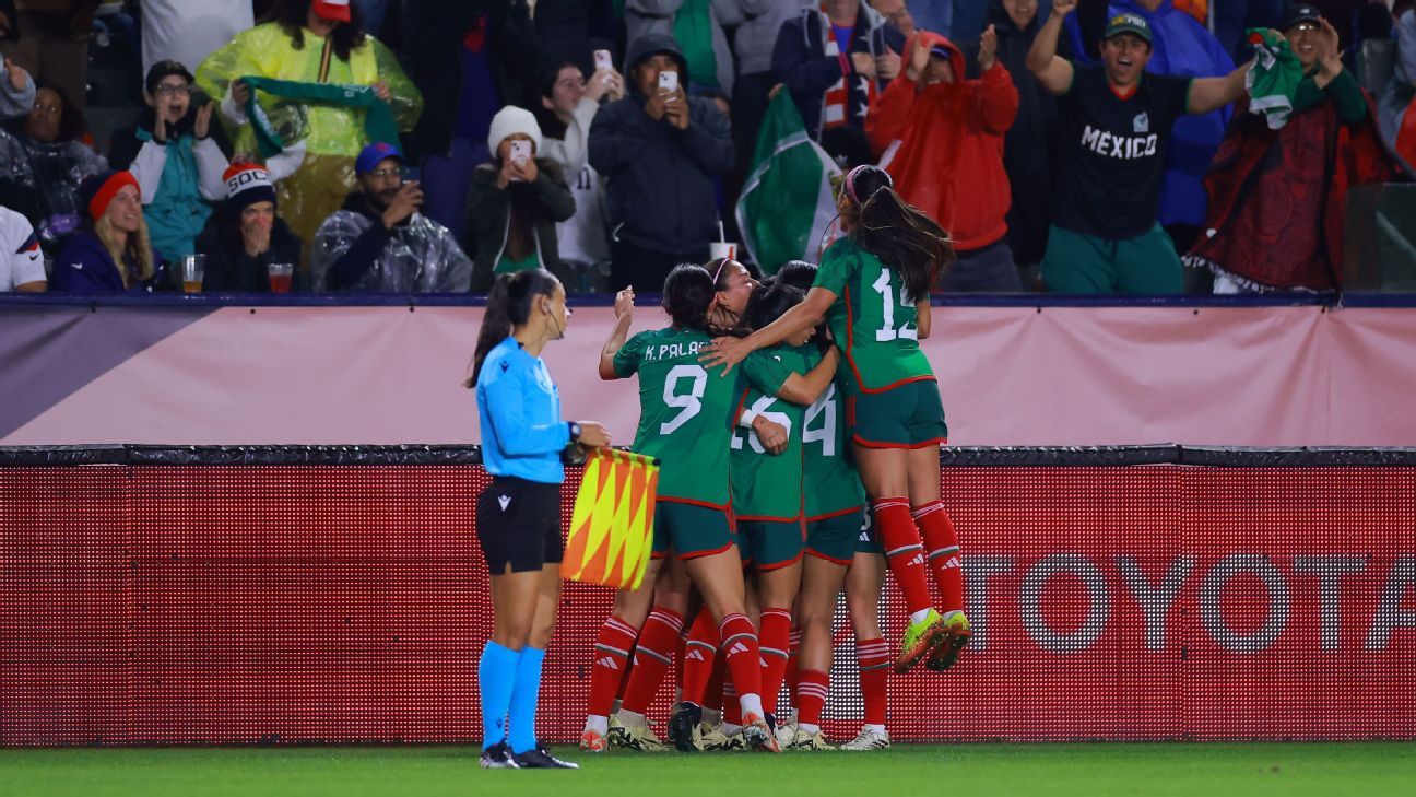 Mexico qualifies for quarter-finals with historic win over United States