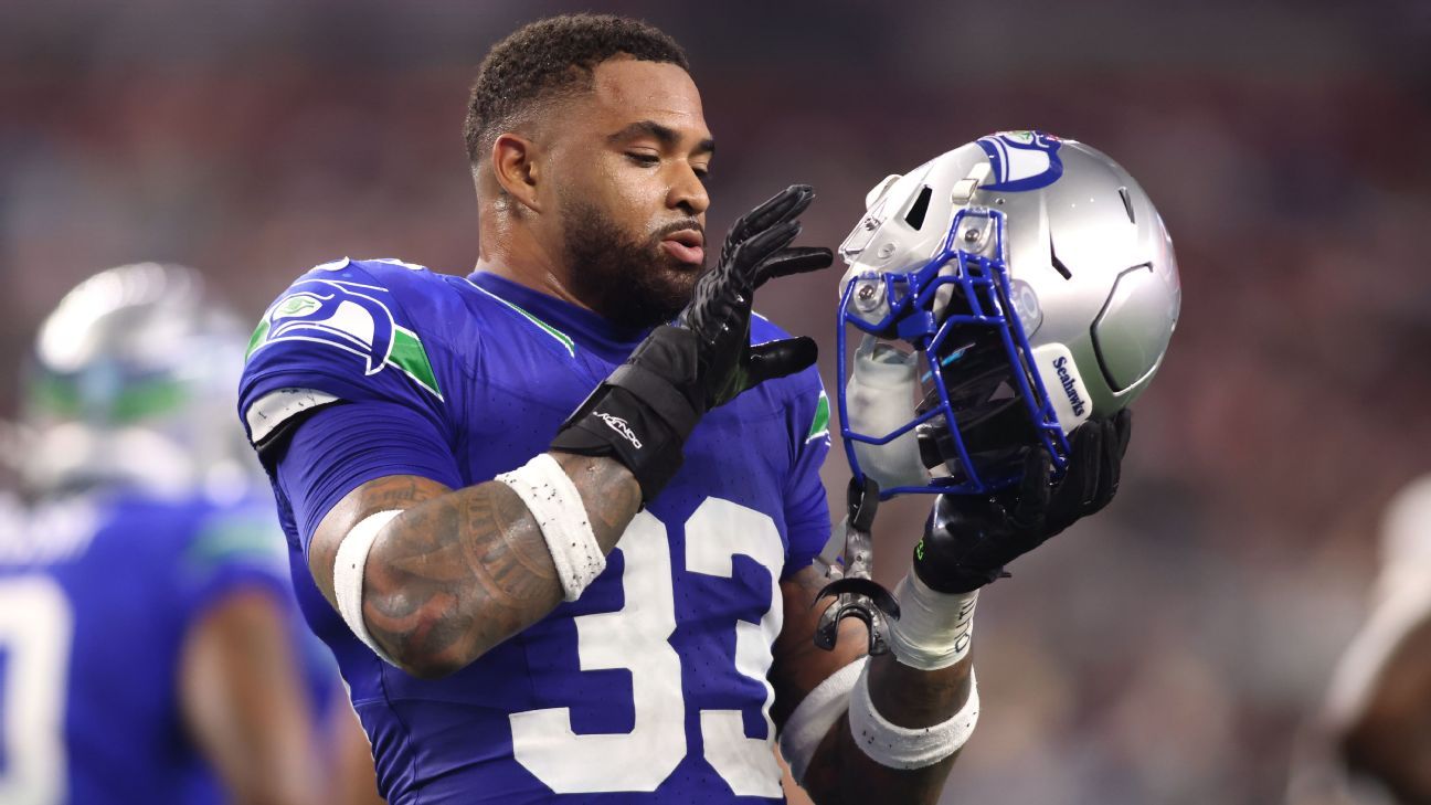 Giants' attempt at 'tush push' play leaves two injured in brutal loss to  Seahawks