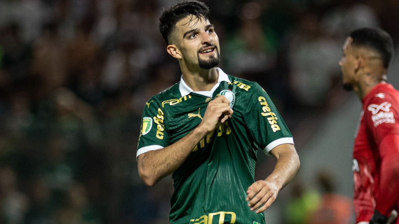 Palmeiras renova contrato de Flaco López até fim de 2027, protegendo-se de sondagens.