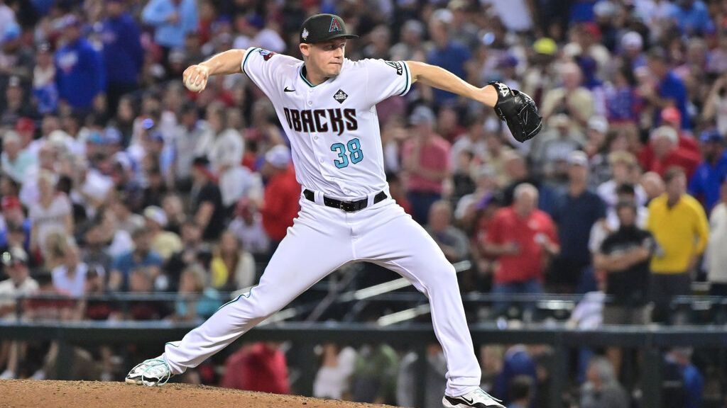 D-backs closer Sewald on IL with oblique strain