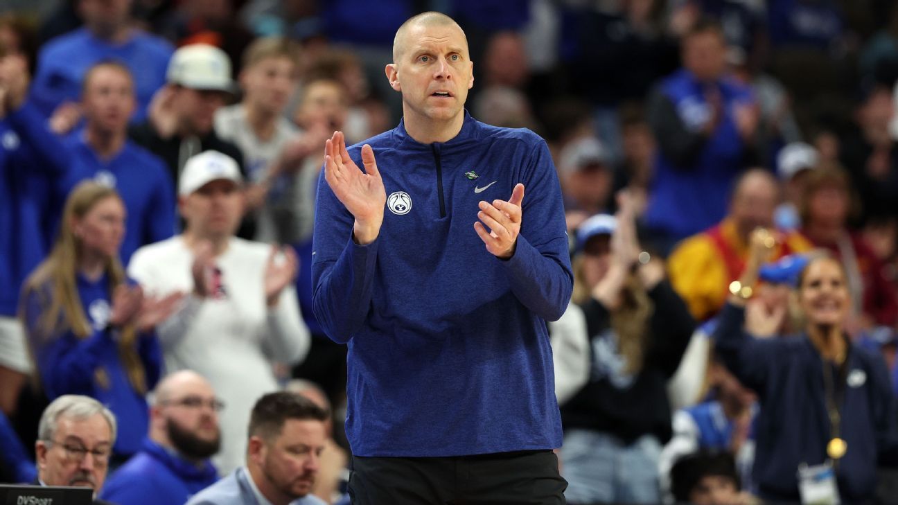 Mark Pope nearing 5-year deal to be Kentucky men's basketball coach ...