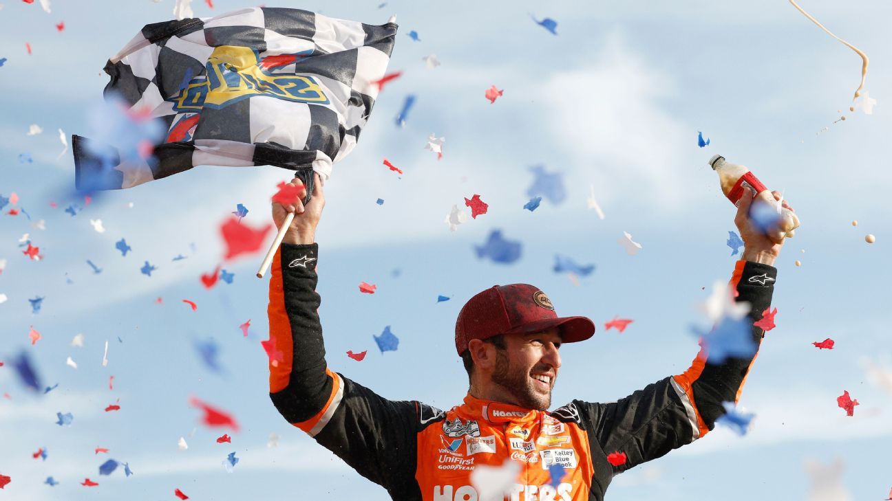 Elliott prevails at Texas, ends 42-race winless skid