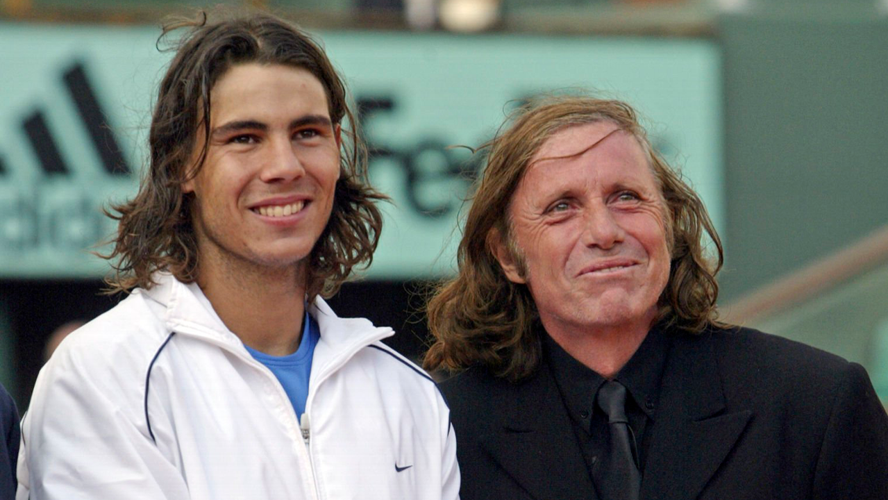 How many victories is Rafael Nadal away from Guillermo Vilas for the absolute clay record?