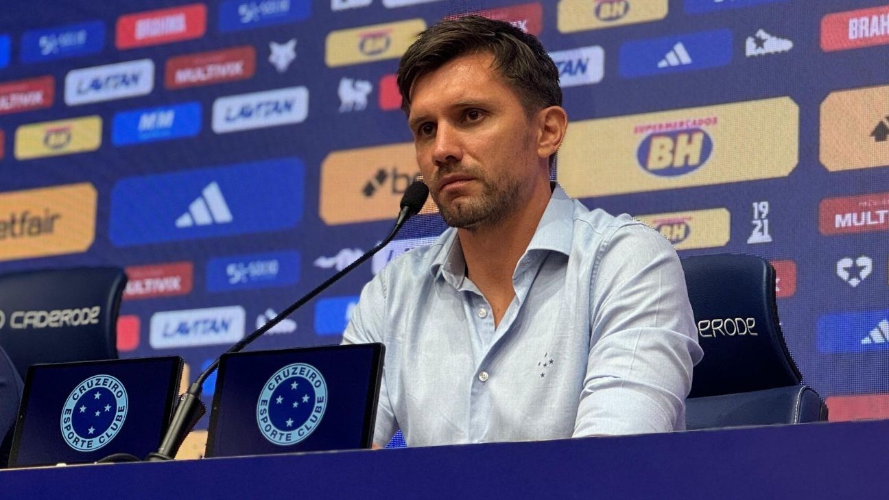 Cruzeiro anuncia saída do diretor interino de futebol Paulo André durante venda da SAF.