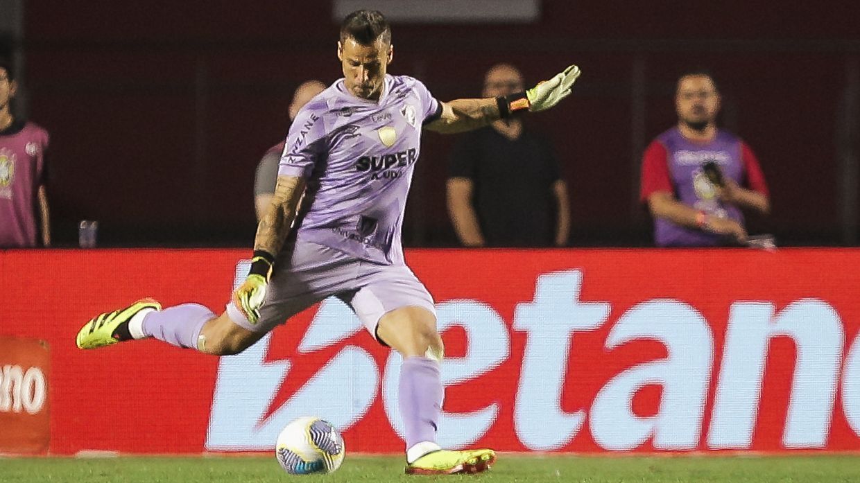 Fabio de volta ao Cruzeiro? Goleiro revela conversa com novo dono da Raposa.