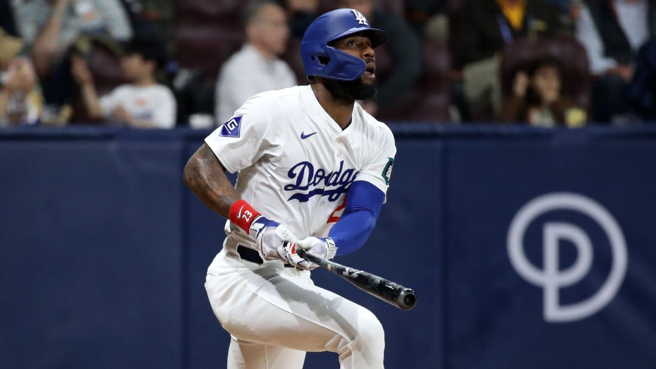 Dodgers activate Heyward, place Muncy on IL