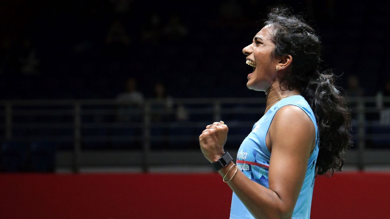 PV Sindhu 在与 Busanan Ongbamrungphan 的 88 分钟马拉松比赛中获胜，并晋级……