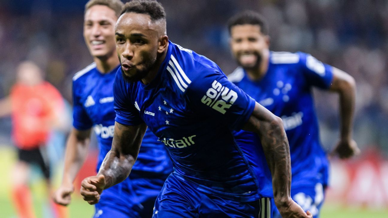 Cruzeiro se classifica em primeiro na Sul-Americana com vitória emocionante.