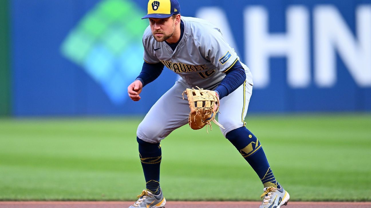 Brewers' Hoskins off IL days ahead of Philly return