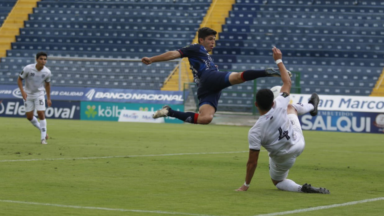 A storm causes harm to Costa Rica’s stadium