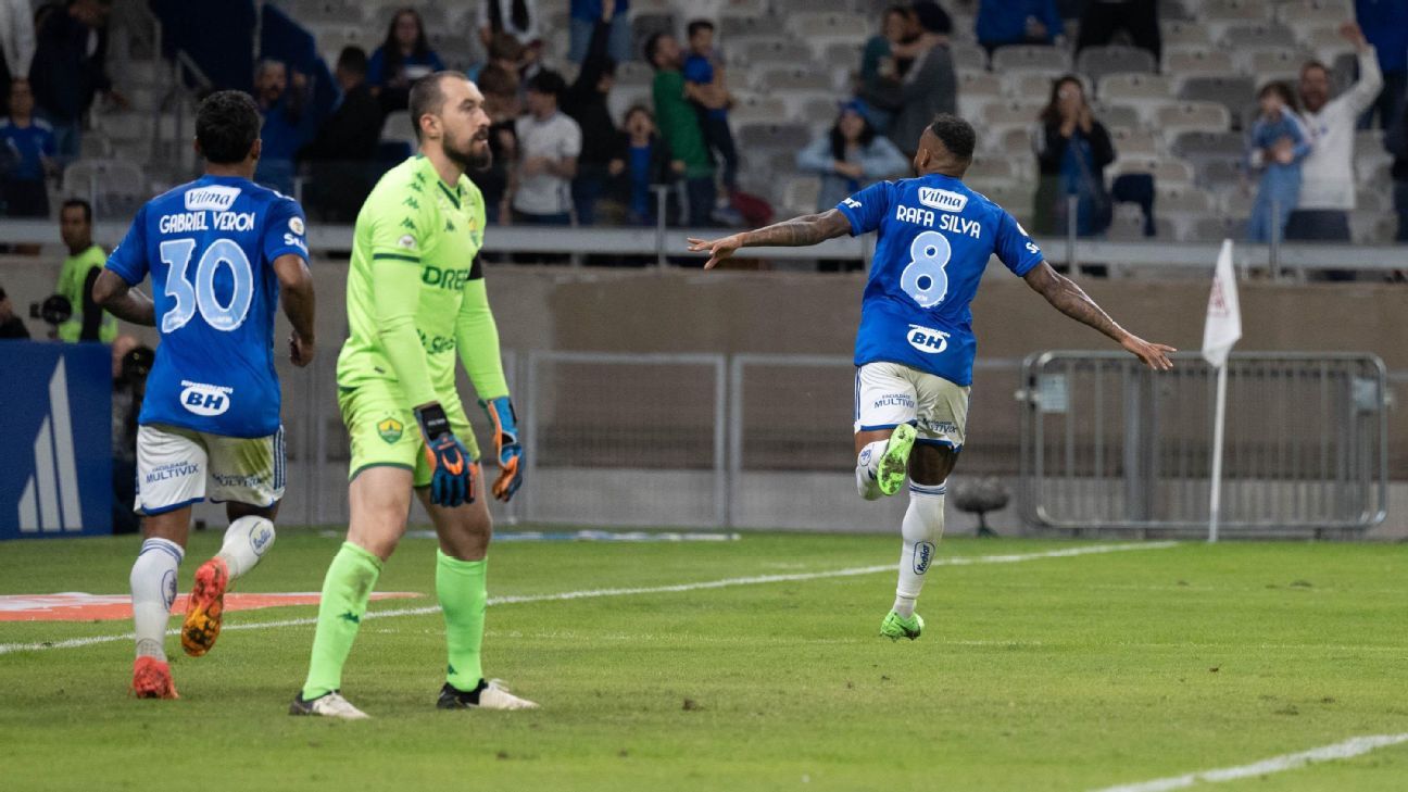 Cruzeiro mantém invencibilidade em casa no Brasileirão com vitória sobre Cuiabá.
