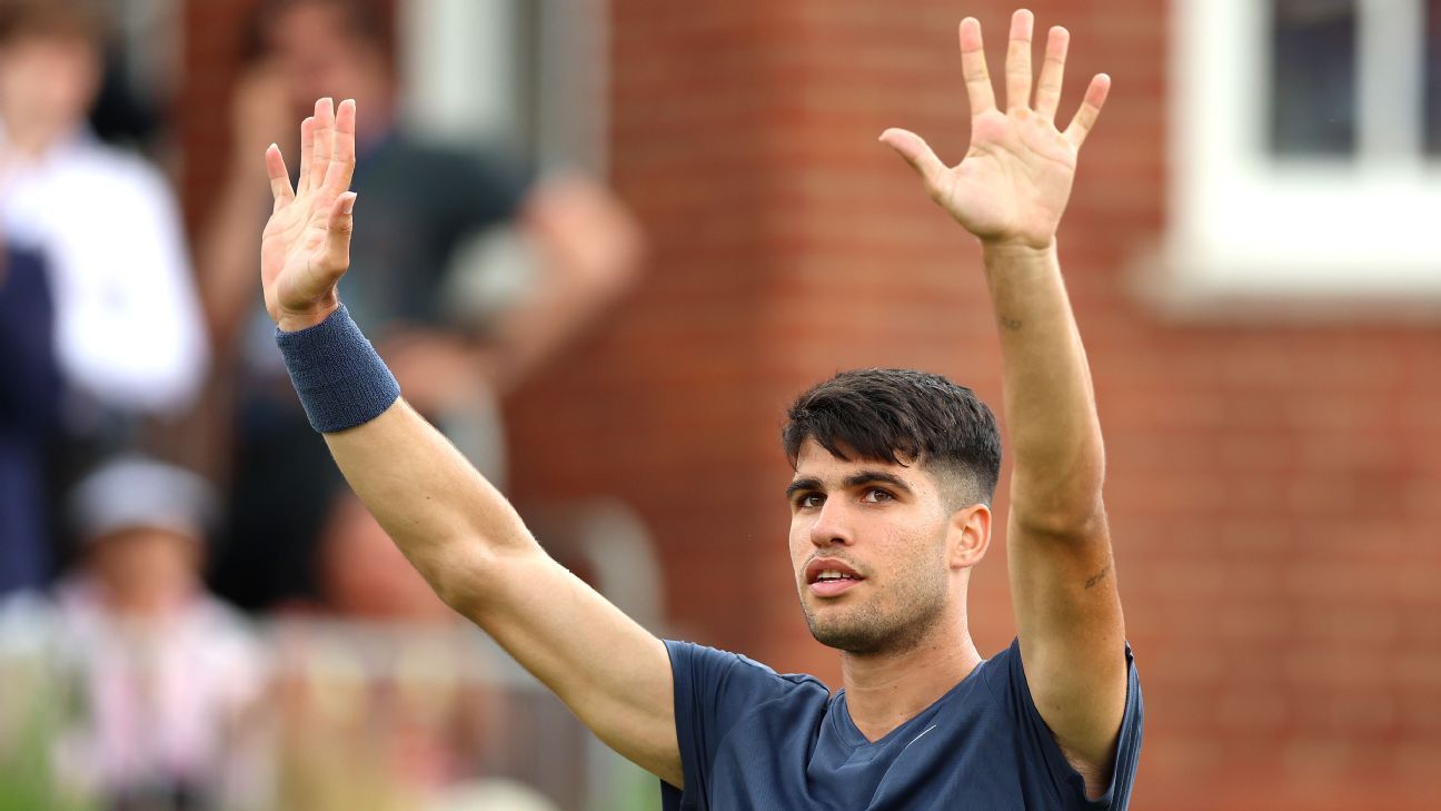 Carlos Alcaraz defeated Francisco Cerúndolo on the Queen’s ATP 500 and stretched an incredible undefeated report