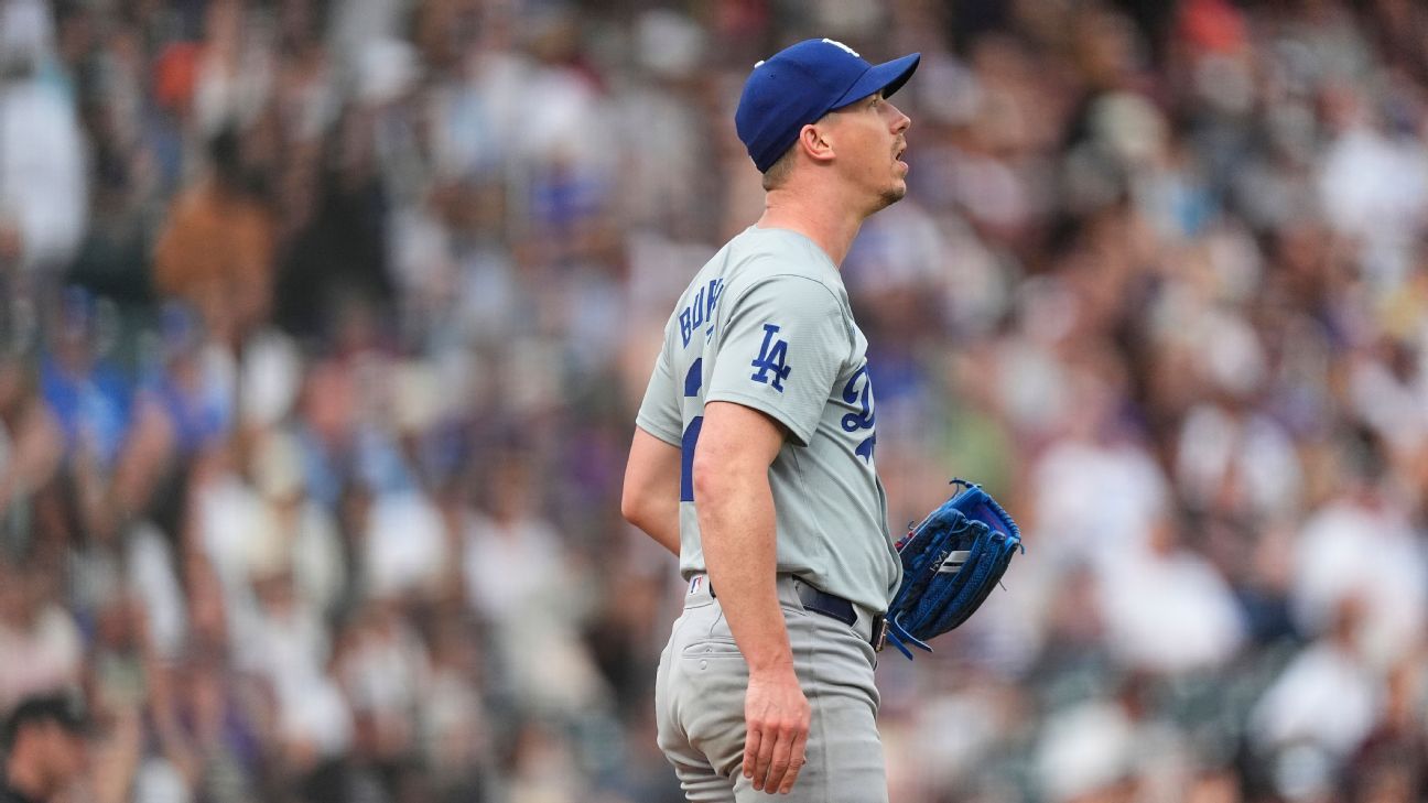 Dodgers' Buehler returns to IL due to right hip