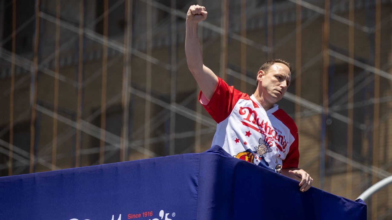 Chestnut huge favorite in hot dog eating contest