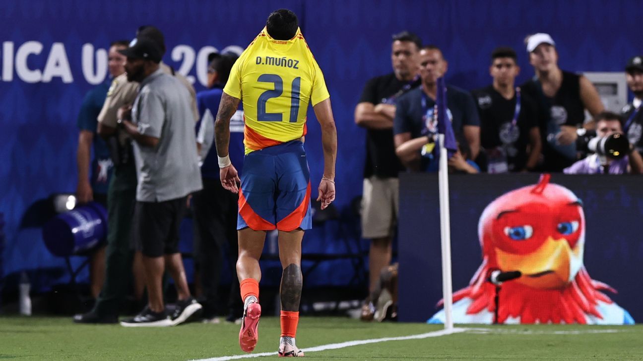 Daniel Muñoz lui a donné un coup de coude et a été expulsé lors du match Colombie-Uruguay