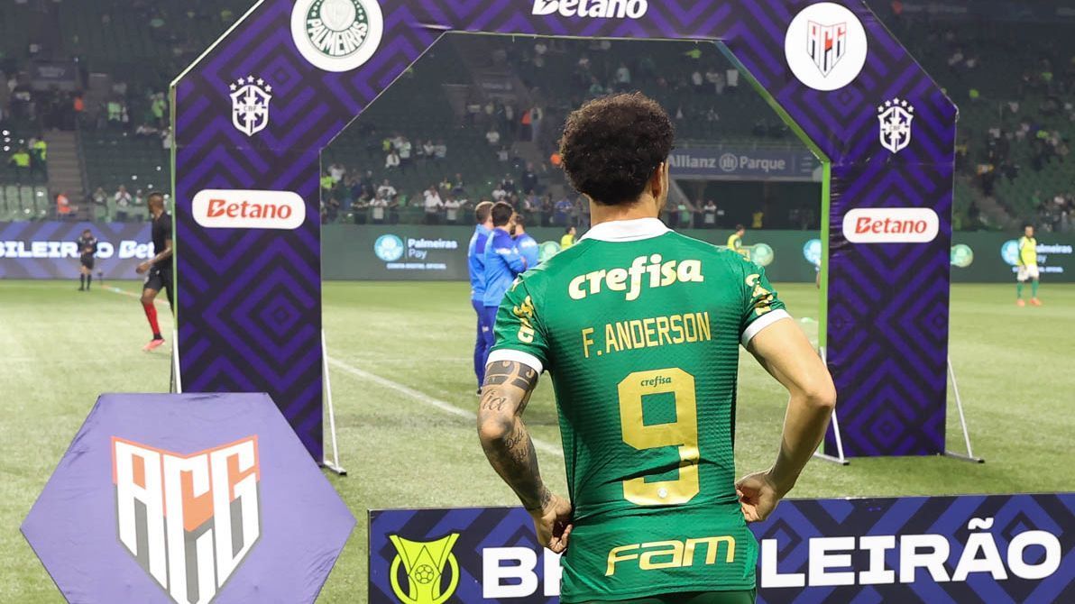 Endrick deseja felicidade para Felipe Anderson na camisa 9 do Palmeiras