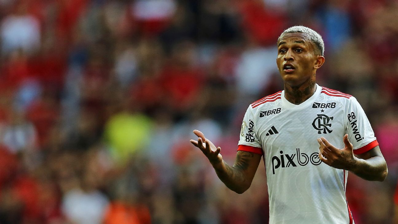 ATÉ 2028! Fla renova contrato com o lateral Wesley