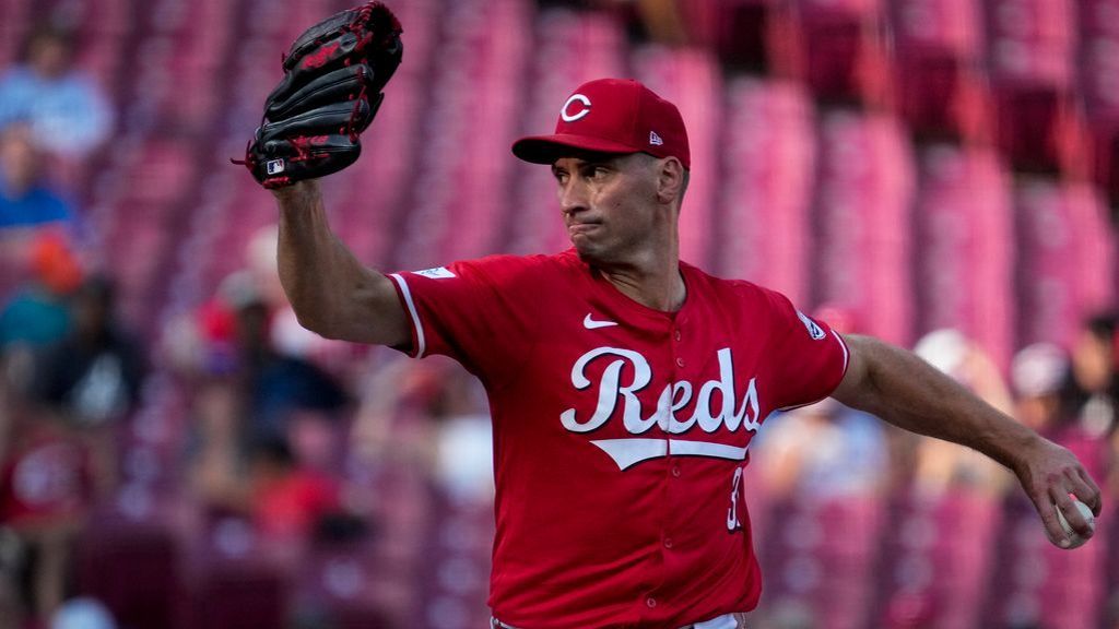 Angels finalize 1-year deal with vet lefty Suter