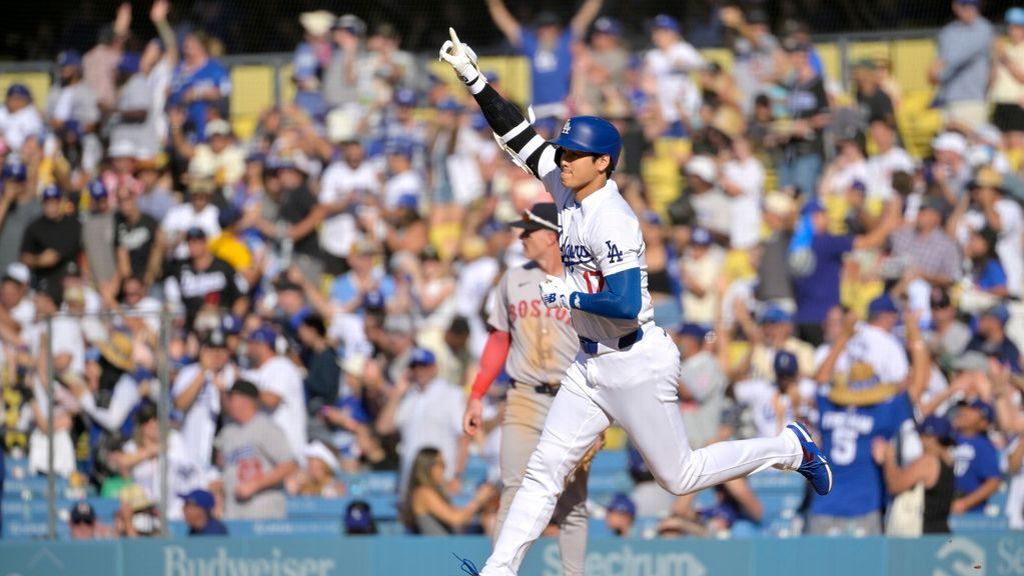 Shohei Ohtani clears seats at Dodger Stadium with 473-foot HR