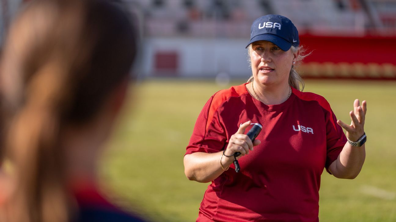 Hayes: Men's football not ready for women coaches