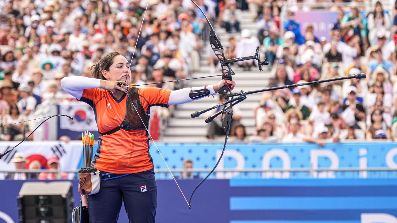 Who’s the Mexican archer competing for the Netherlands?