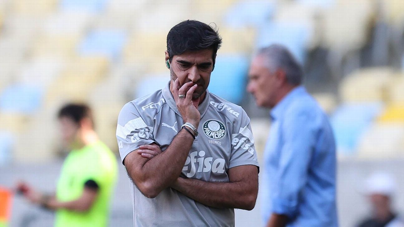 Abel Ferreira critica arbitragem por não expulsar jogador do Flamengo: Limite ultrapassado