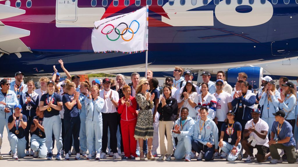 Olympic flag arrives in Los Angeles ahead of 2028 Games - ESPN