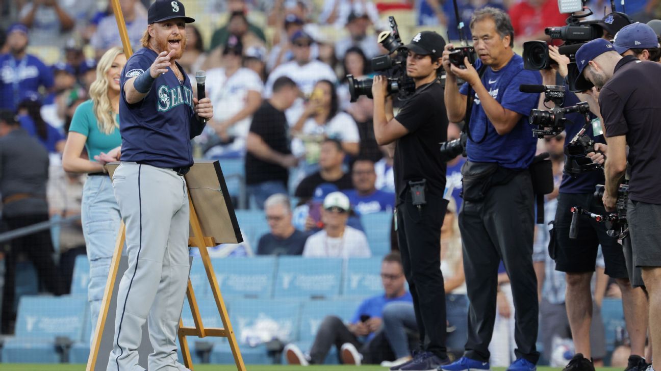 Dodgers honor fan favorite Turner in L.A. return