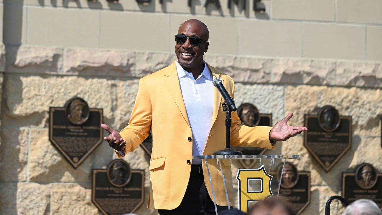 Bonds enshrined by Pirates, aloof to baseball HOF