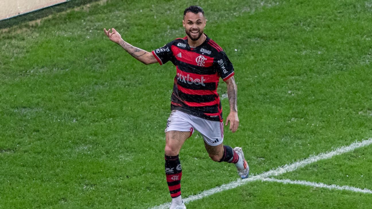 Flamengo observa Michael deixando o campo, De La Cruz indicando lesão grave