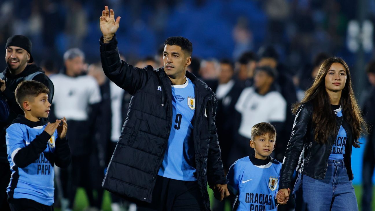 Luis Suárez honored in final Uruguay appearance