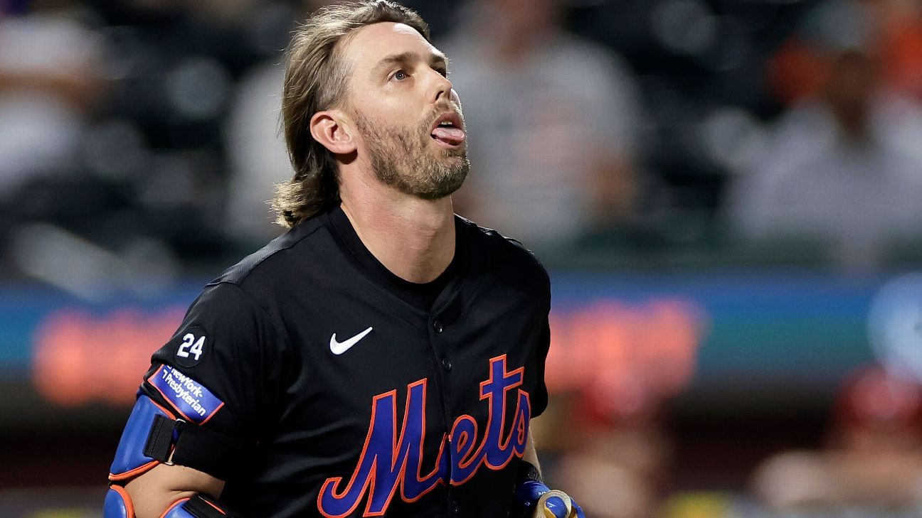 Mets' McNeil has broken right wrist, MRI reveals