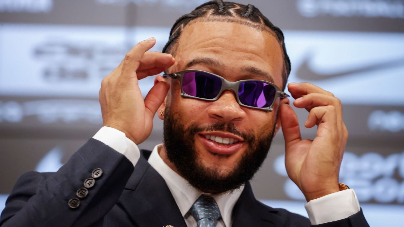 Neto manda recado a Memphis Depay e compara jogadores com salários atrasados no Corinthians: 'Esse cara chega aos pés do Cássio?'