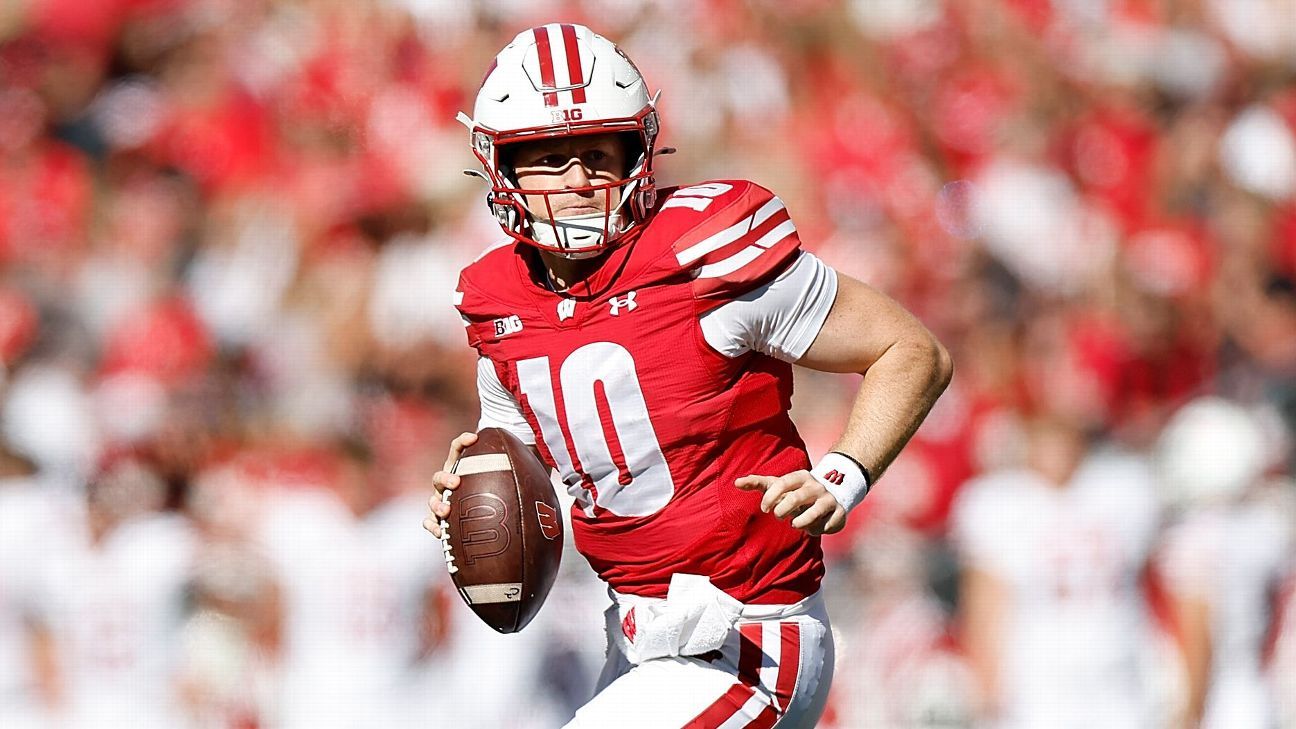 Wisconsin QB Tyler Van Dyke leaves the game against Alabama with a leg injury