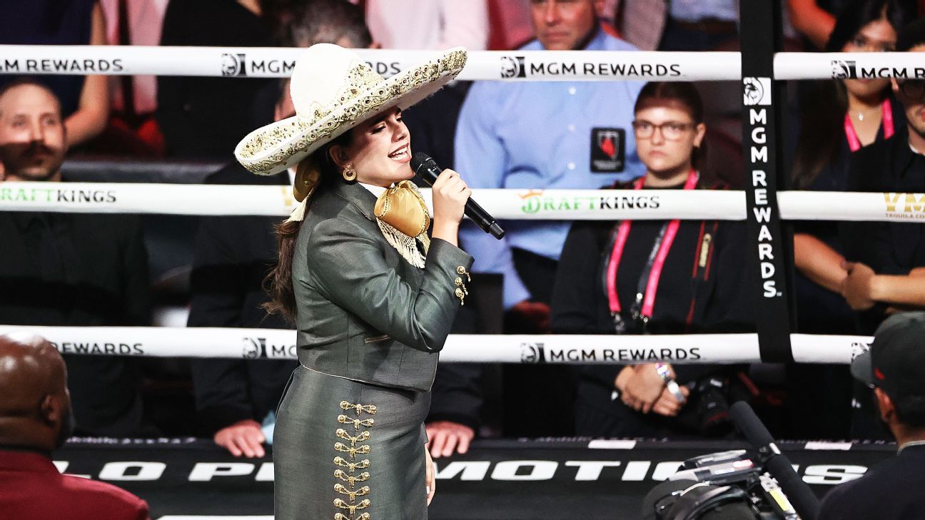 Canelo vs Berlanga: Camila Fernandez makes a mistake in the Mexican anthem